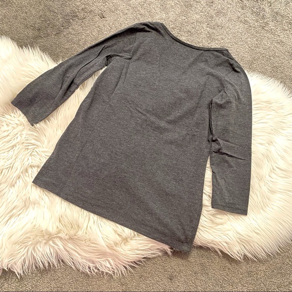 Grey t-shirt with floral appliqué detail - Picture 3 of 4